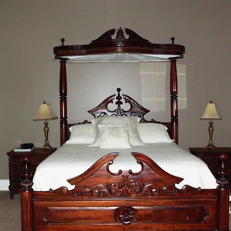 Twin Oaks Inn Натчез Экстерьер фото