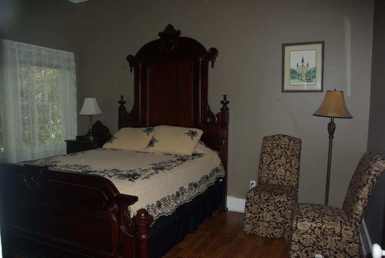 Twin Oaks Inn Натчез Экстерьер фото
