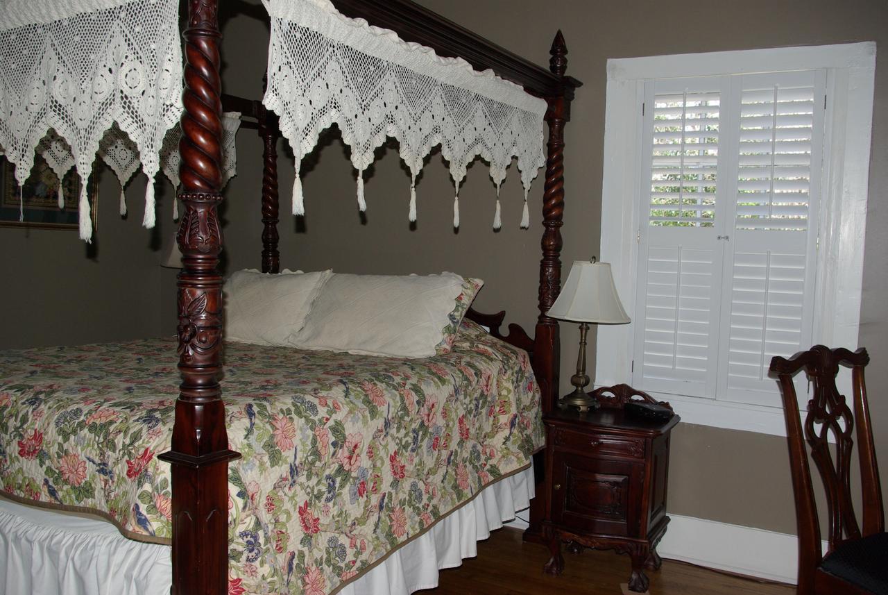 Twin Oaks Inn Натчез Экстерьер фото