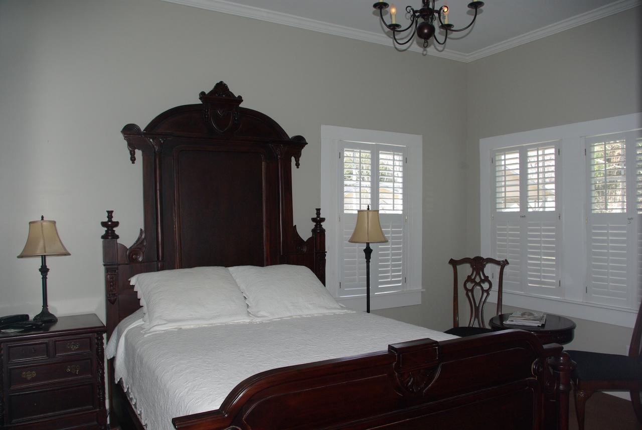 Twin Oaks Inn Натчез Экстерьер фото